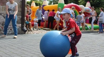 Wakacyjny festyn plenerowy tym razem na dziedzińcu muzeum