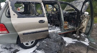 Pożar samochodu z instalacją gazową w Poniatowie, w środku była jeszcze jedna butla z gazem
