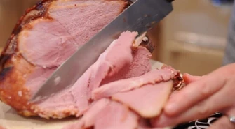 Wyroki sądu niewiele pomogły. Nie mają dostępu do wody, a nadal sprzedają mięso