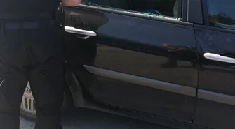 Wybili szybę i wyciągnęli psa z pojazdu