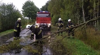 Zerwało dachy w powiecie