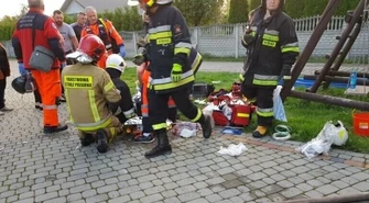 Pożar kotłowni na posesji w Podkałku. Mężczyzna z ciężkimi poparzeniami