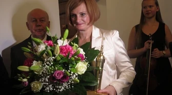 Ewa Izydorczyk-Grzelak ze Złotą Wieżą Trybunalską