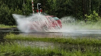 Czy za ochlapanie pieszego na ulicy grożą konsekwencje prawne?