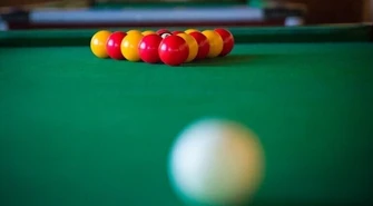 Nie mógł się powstrzymać i... ukradł pieniądze z kasetki stołu bilardowego