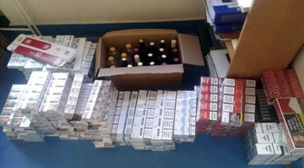 Miał w mieszkaniu papierosy i alkohol bez akcyzy. 61-latek z zarzutami