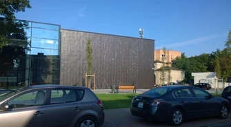 Elewacja mediateki &#8222;dojrzewa&#8221;