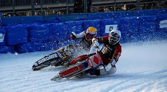 Żużlowcy będą się ścigać w...tomaszowskiej Arenie Lodowej
