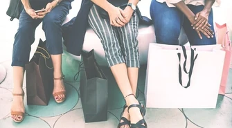 Chcesz kupować markową odzież w niskich cenach? Sprawdź kody rabatowe!