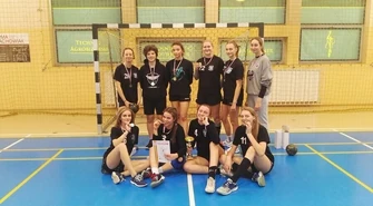 Szczypiornistki I LO wicemistrzyniami województwa