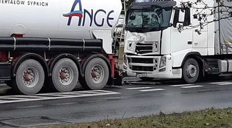 O włos od tragedii. Pięcioro dzieci na przejściu dla pieszych!