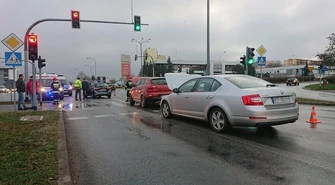 Uważajcie na drogowe oblodzenia. Już trzy samochody zderzyły się w Piotrkowie.