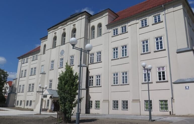 Ranking liceów ogólnokształcących 2020. Chrobry i III LO z Piotrkowa w dół