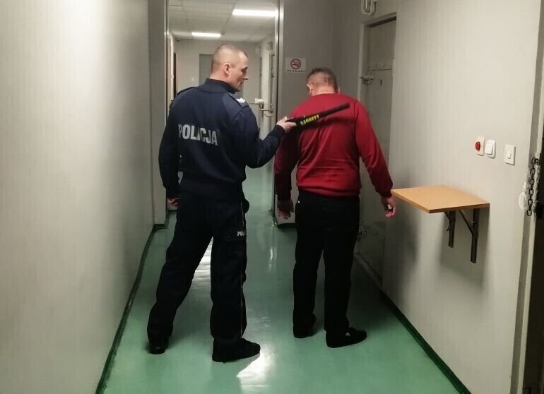 Jeździł po mieście rowerem i okradał posesje