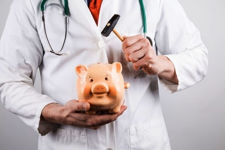 Raport Polacy wydają niemal 10 mld zł rocznie na zdrowie z własnej kieszeni