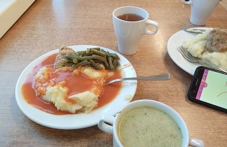 MEN 720 szkół otrzymało w 2019 r. wsparcie z programu Posiłek w szkole i w domu