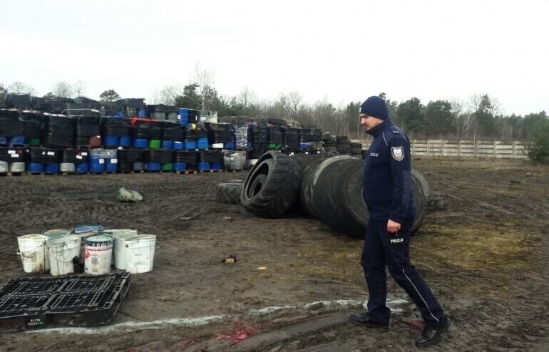 Nielegalne składowisko chemikaliów. Zatrzymano 2 osoby