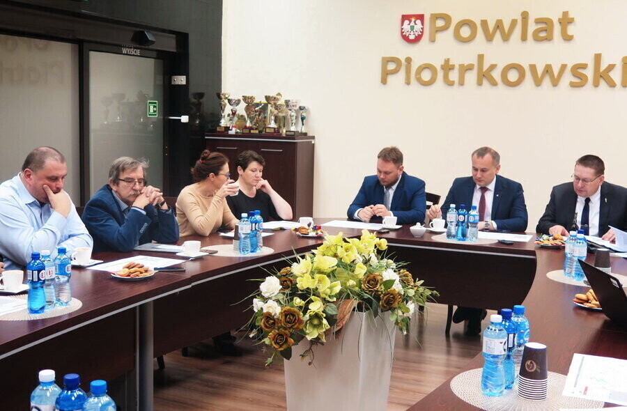 Żółta strefa zagrożenia ASF-em w powiecie piotrkowskim już w poniedziałek