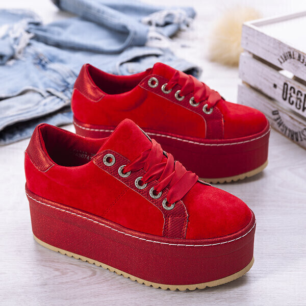 Wiosenne trendy. Podpowiadamy jakie buty wybrać do prochowca