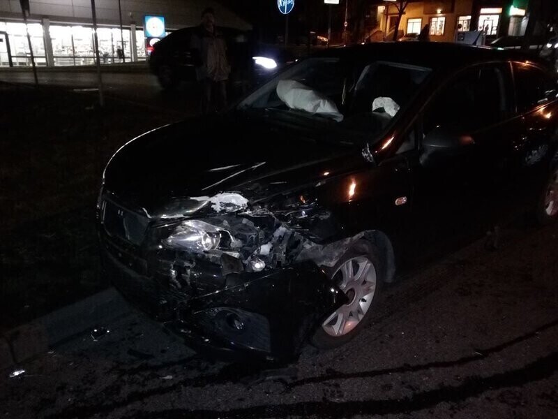 Trzy auta osobowe zderzyły się przy Lidlu