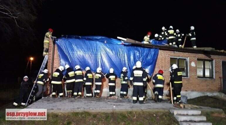 Zerwane dachy w Kłudzicach