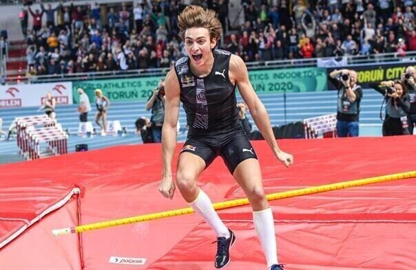 Rekord świata w skoku o tyczce pobity przy pomocy sprzętu Polanika