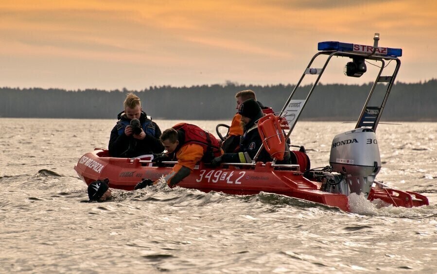Ćwiczenia służb ratowniczych na zbiorniku Cieszanowice