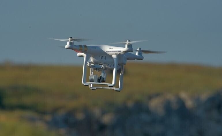 Latał dronem nad kopalnią. Odpowie za przestępstwo