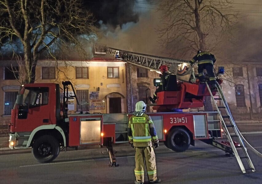 Pożar budynku byłego Metalplastu w Piotrkowie VIDEO