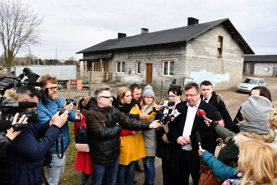 Wiceminister sprawiedliwości w obronie matki której sąd odebrał 11 dzieci