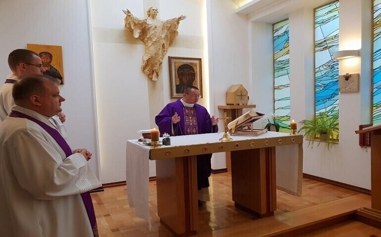 Abp Grzegorz Ryś zaprosił na mszę on-line i przypomniał o dyspensie