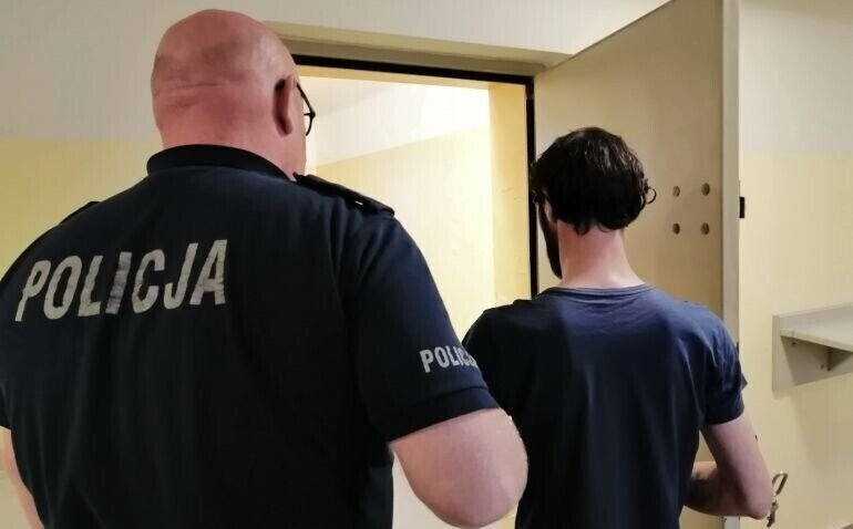 39-latek z Piotrkowa odpowie za posiadanie i rozprowadzanie narkotyków