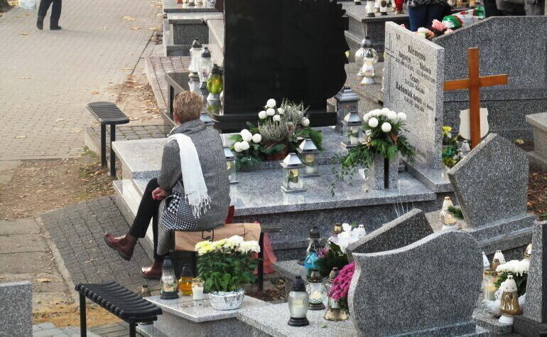 Cmentarze zamknięte w weekendy