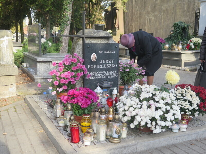 Policja będzie patrolować w okolicach cmentarzy