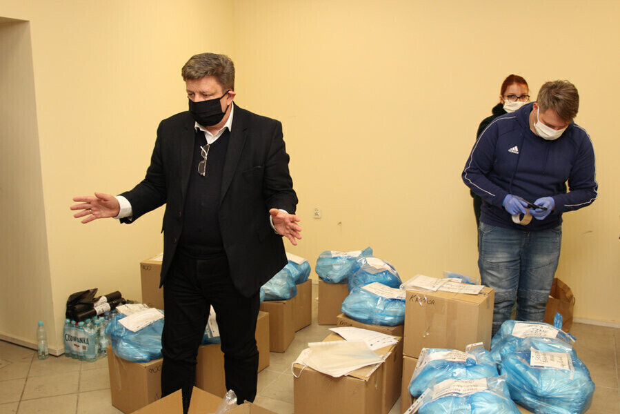 Milion maseczek od marszałka województwa FILM