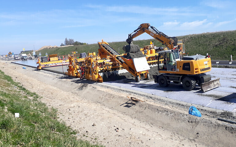 Ruszyło układanie nawierzchni na A1