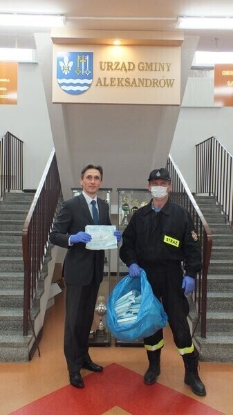 Maseczki ochronne w gminie Aleksandrów rozdane. Wójt dziękuje za pomoc