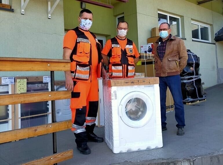 Ratownicy z Wolborza dziękują za pralkę