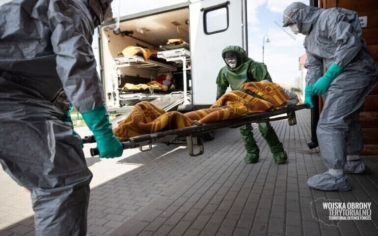 Tak wyglądała ewakuacja DPS w Kleszczowie. Pomagali łódzcy Terytorialsi