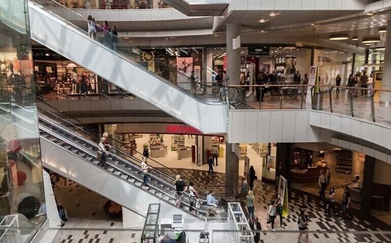 Nieco więcej przeciwników niedziel bez handlu. Przybyło zadowolonych z czasu dla rodziny