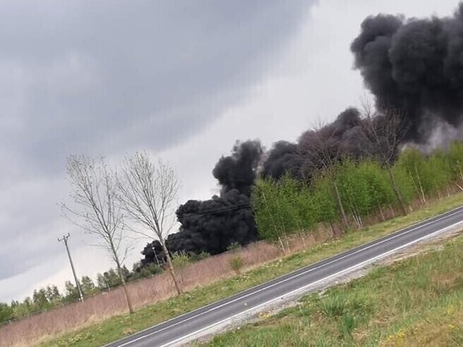 Pożar składowiska przy DK12