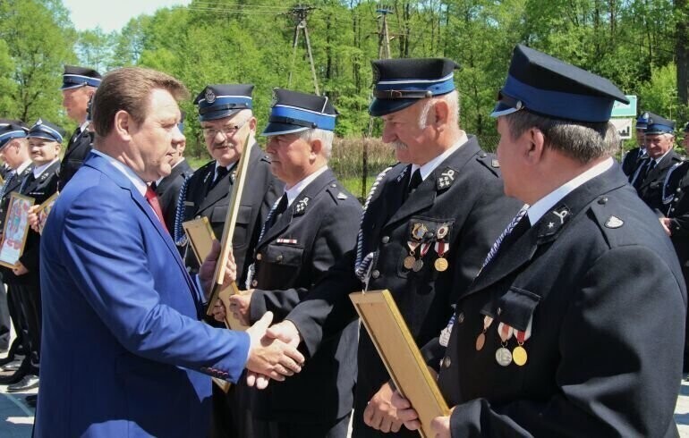 Wójt Roman Drozdek dziękuje strażakom