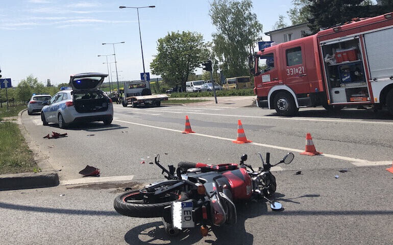 Zderzenie osobówki z motocyklem