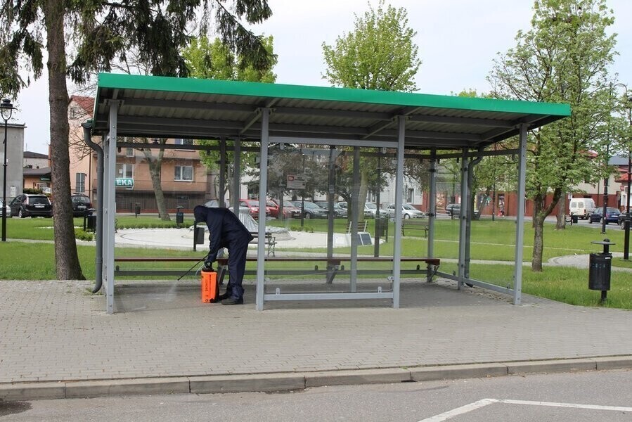 W Rozprzy odświeżyli przystanki