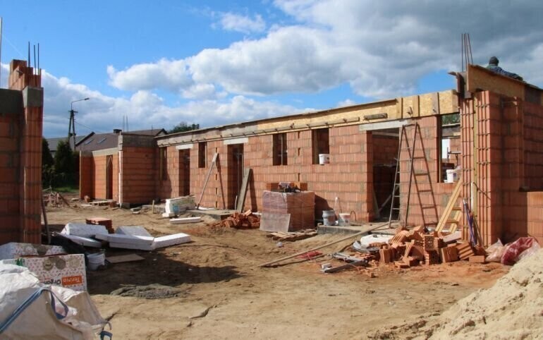 Wola Krzysztoporska Trwa budowa mieszkań komunalnych