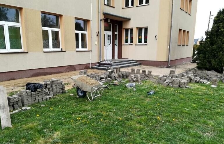 Gmina Wola Krzysztoporska Remonty w Szkole Podstawowej w Krzyżanowie