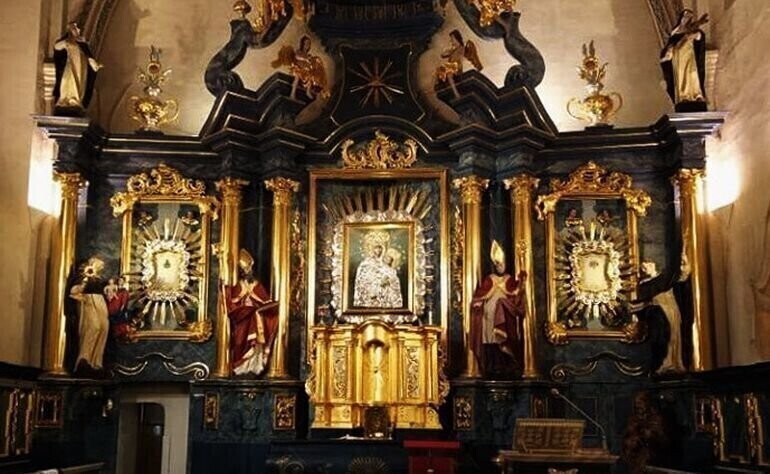 W poniedziałek Koronacja Obrazu Matki Bożej Śnieżnej. Oglądaj online