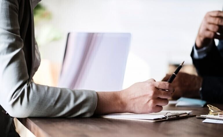 Urzędy powoli wracają do normalnego funkcjonowania