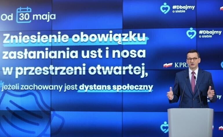 Premier od 30 maja w przestrzeniach ogólnodostępnych noszenie maseczek nieobowiązkowe