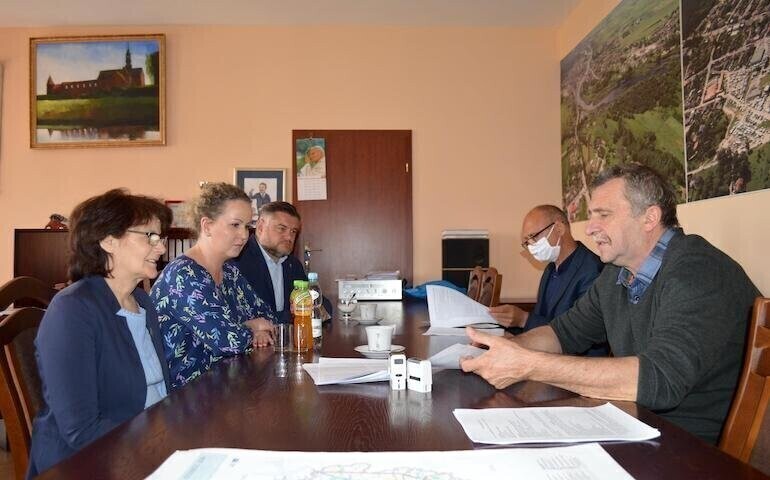 Umowa na budowę kładki podpisana